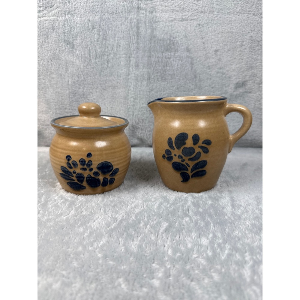 Pfaltzgraff Yorktowne Sugar Bowl with Lid and Creamer Set Tan Blue Stoneware USA